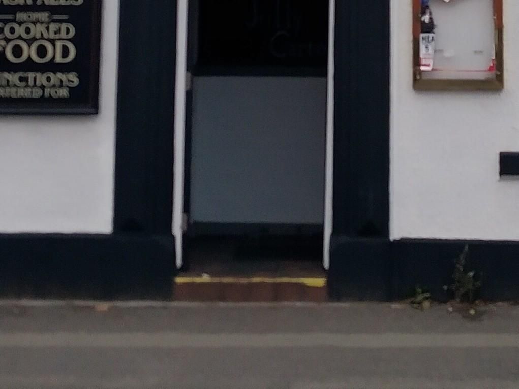 Mobility Access with deep step at the entrance. (External). Published on 22-01-2026