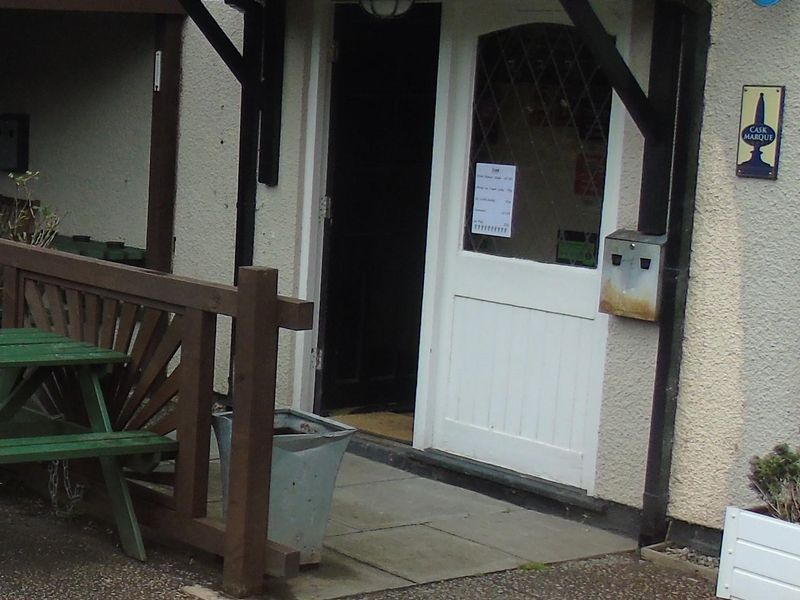 Mobility Access the side entrance has a medium step. (External). Published on 20-01-2026 