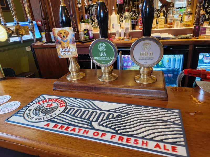 On the bar. (Bar). Published on 16-04-2026 