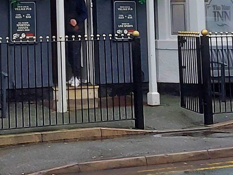 Mobility Access with very deep step at the entrance. (External). Published on 25-01-2026 