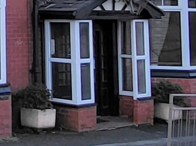 Mobility Access with small step at the entrance. (External). Published on 28-01-2026