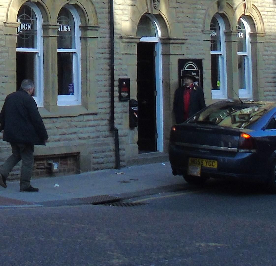 Mobility Access with single deep step at entrance. (External). Published on 24-01-2026