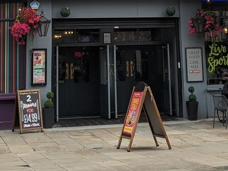 Mobility Level Access at entrance. (External). Published on 20-01-2026 