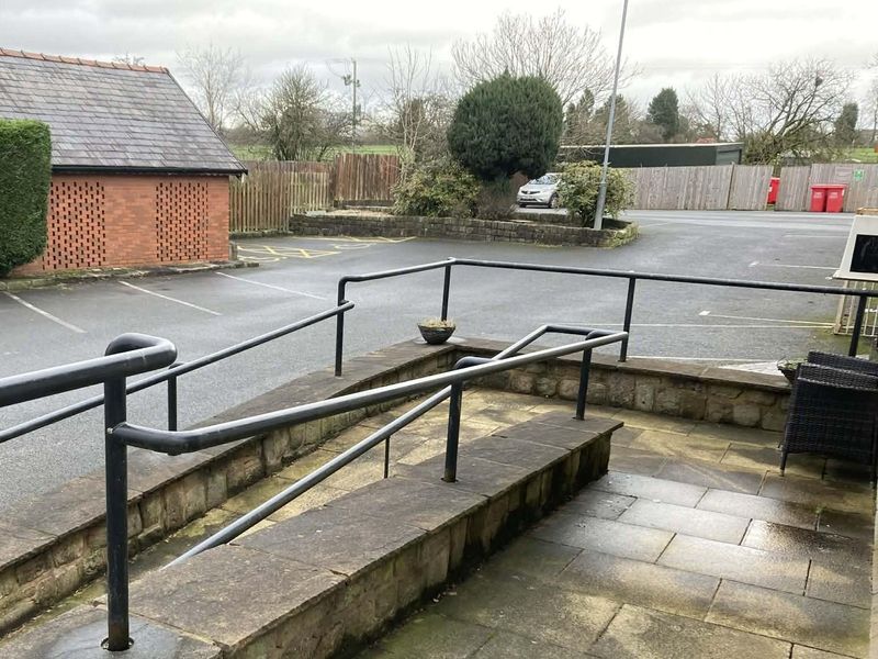 Mobility Ramp Access to the restaurant entrance. (External). Published on 31-01-2026 