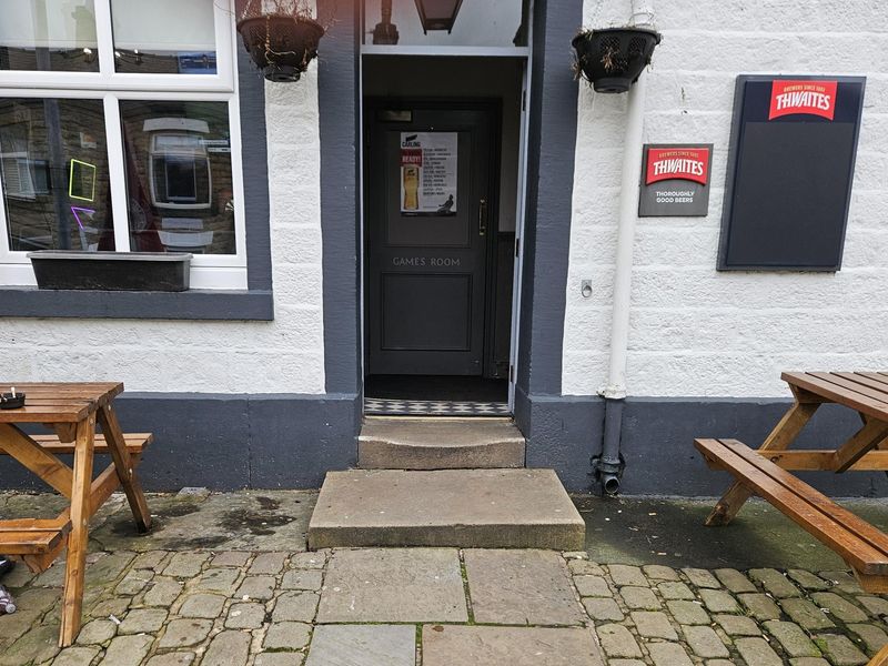 Mobility Access with two deep step at the entrance. (External). Published on 06-03-2026 