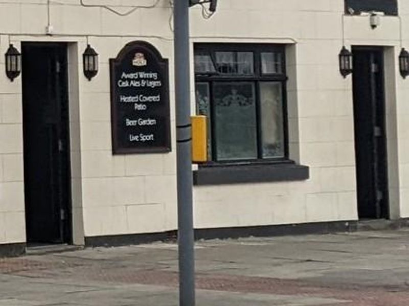 Mobility Access left small step, right medium step. (External). Published on 18-01-2026 