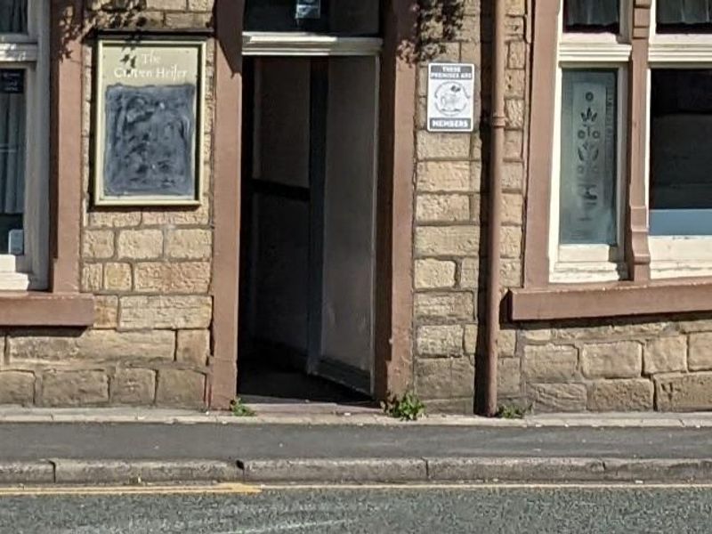 Mobility Access with slight step at the entrance. (External). Published on 26-01-2026 