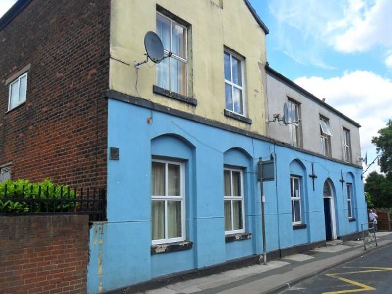 Front View in June 2014 with no signs. Published on 13-06-2014 