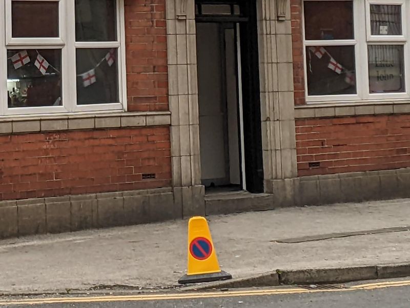 Mobility Access with deep step at the entrance. (External). Published on 26-01-2026 