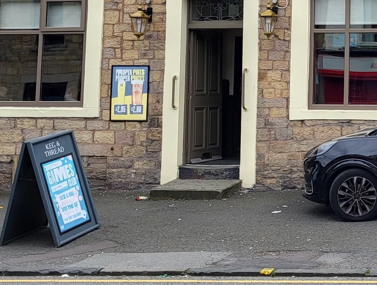 Mobility Access with two deep steps at the entrance. (External). Published on 26-01-2026