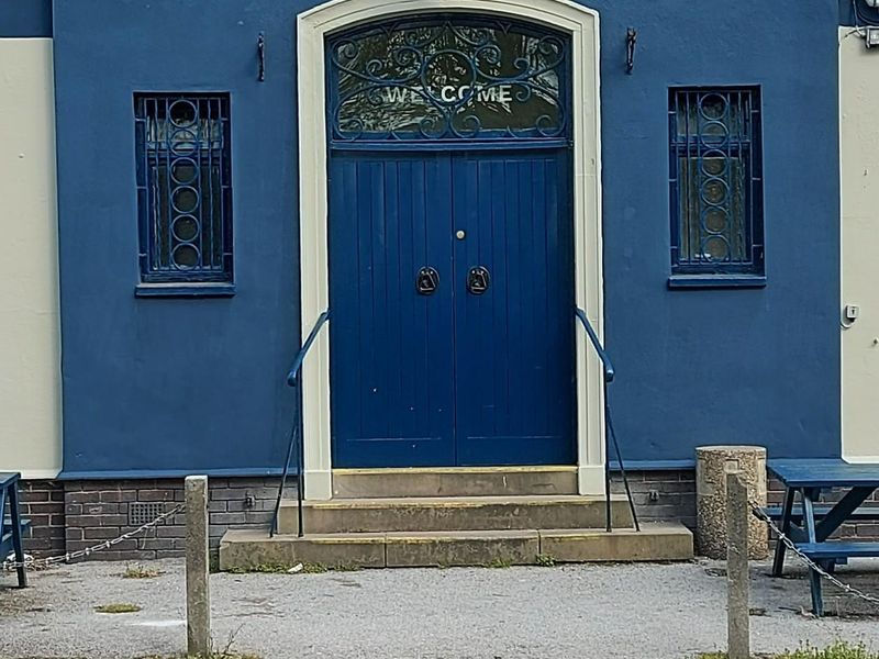 Mobility Access with three deep steps and handrails at entrance. Published on 26-01-2026 