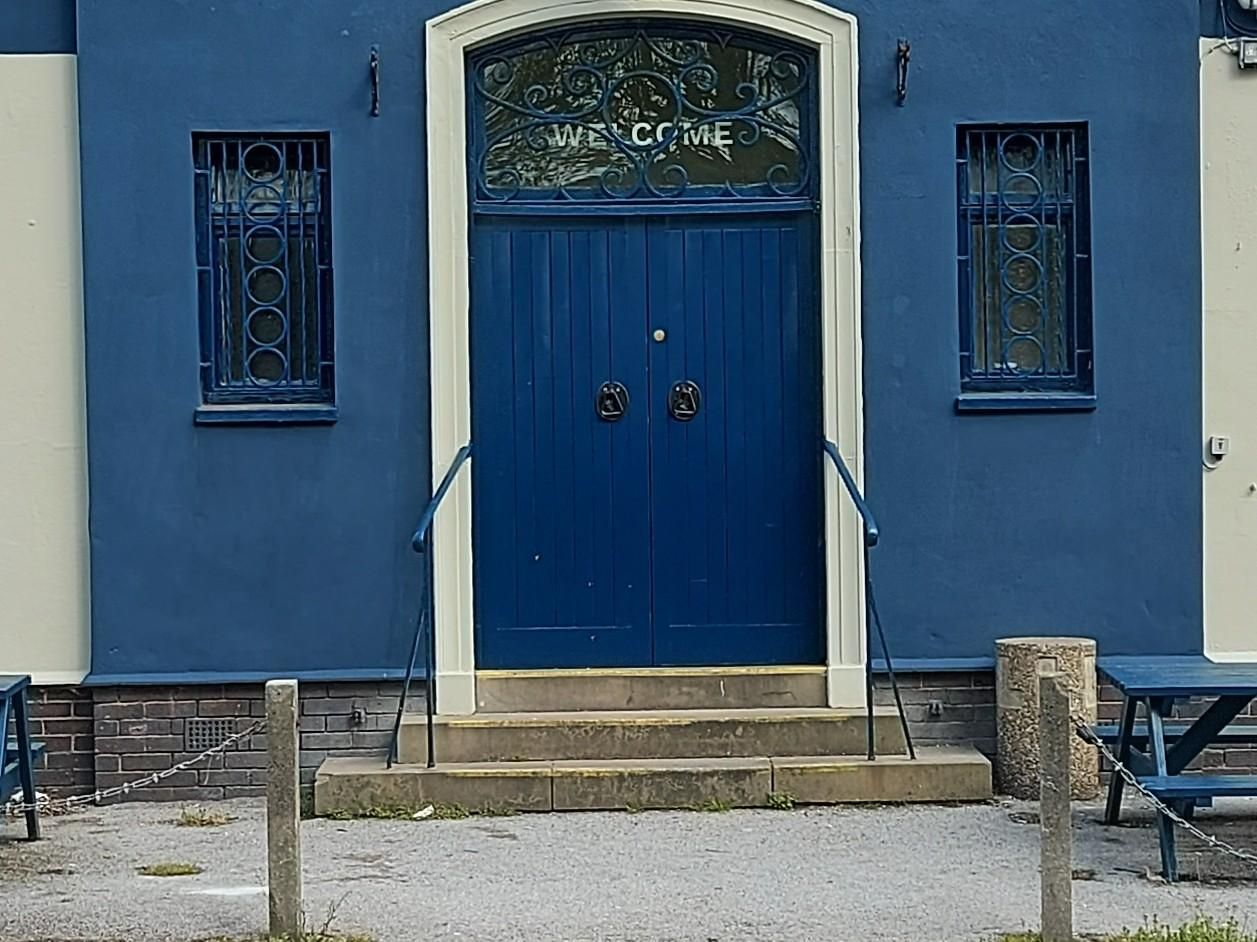 Mobility Access with three deep steps and handrails at entrance. Published on 26-01-2026