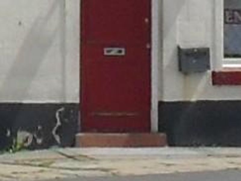 Mobility Access with deep step at the entrance. (External). Published on 26-01-2026 