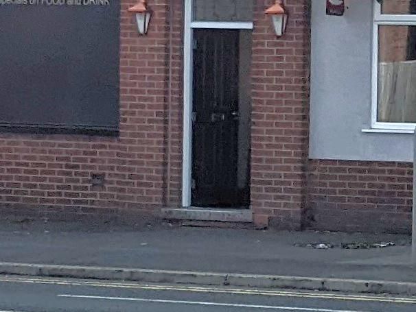 Mobility Access with deep step at the entrance. (External). Published on 26-01-2026