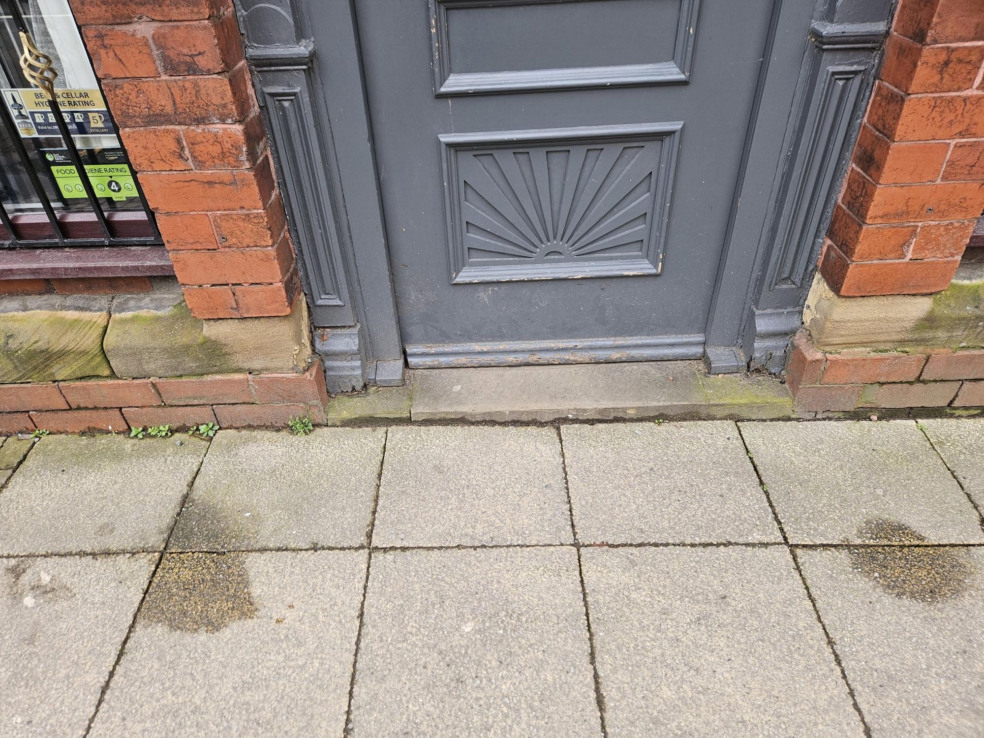 Mobility Access with slight step at the entrance. (External). Published on 06-03-2026