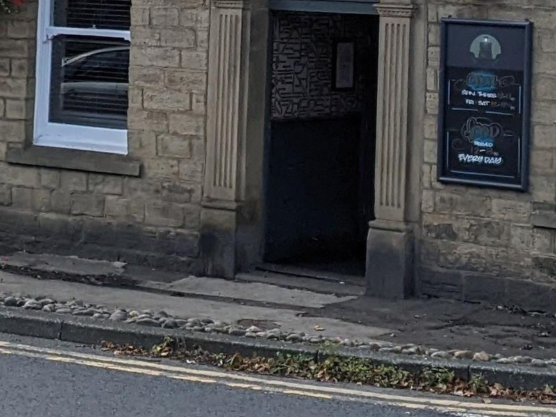 Mobility Access at slightly stepped atentrance. (External). Published on 21-01-2026 