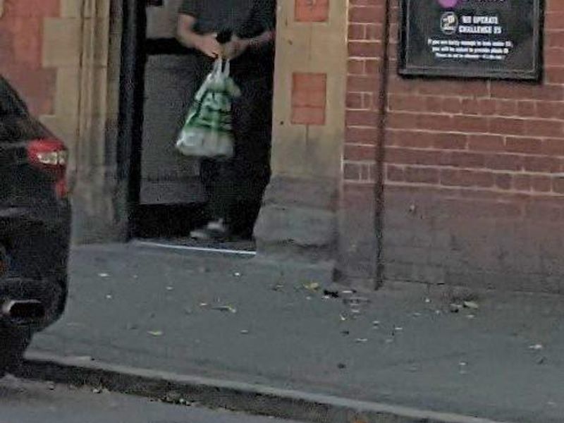 Mobility Access with medium step at the entrance. (External). Published on 27-01-2026 