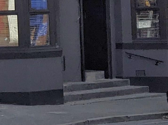 Mobility Access with three deep steps at the entrance. (External). Published on 27-01-2026