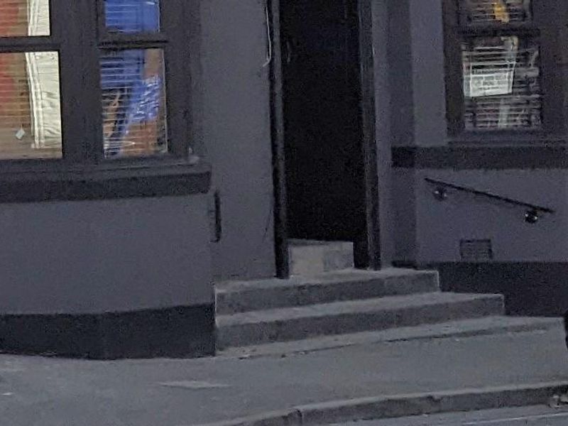 Mobility Access with three deep steps at the entrance. (External). Published on 27-01-2026 