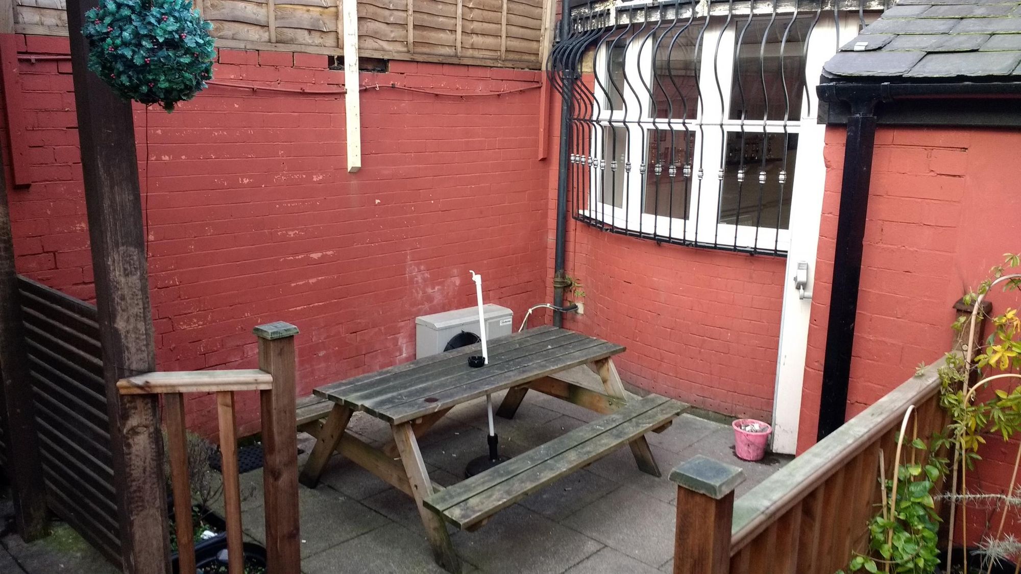 Smoking Area. Published on 13-01-2017