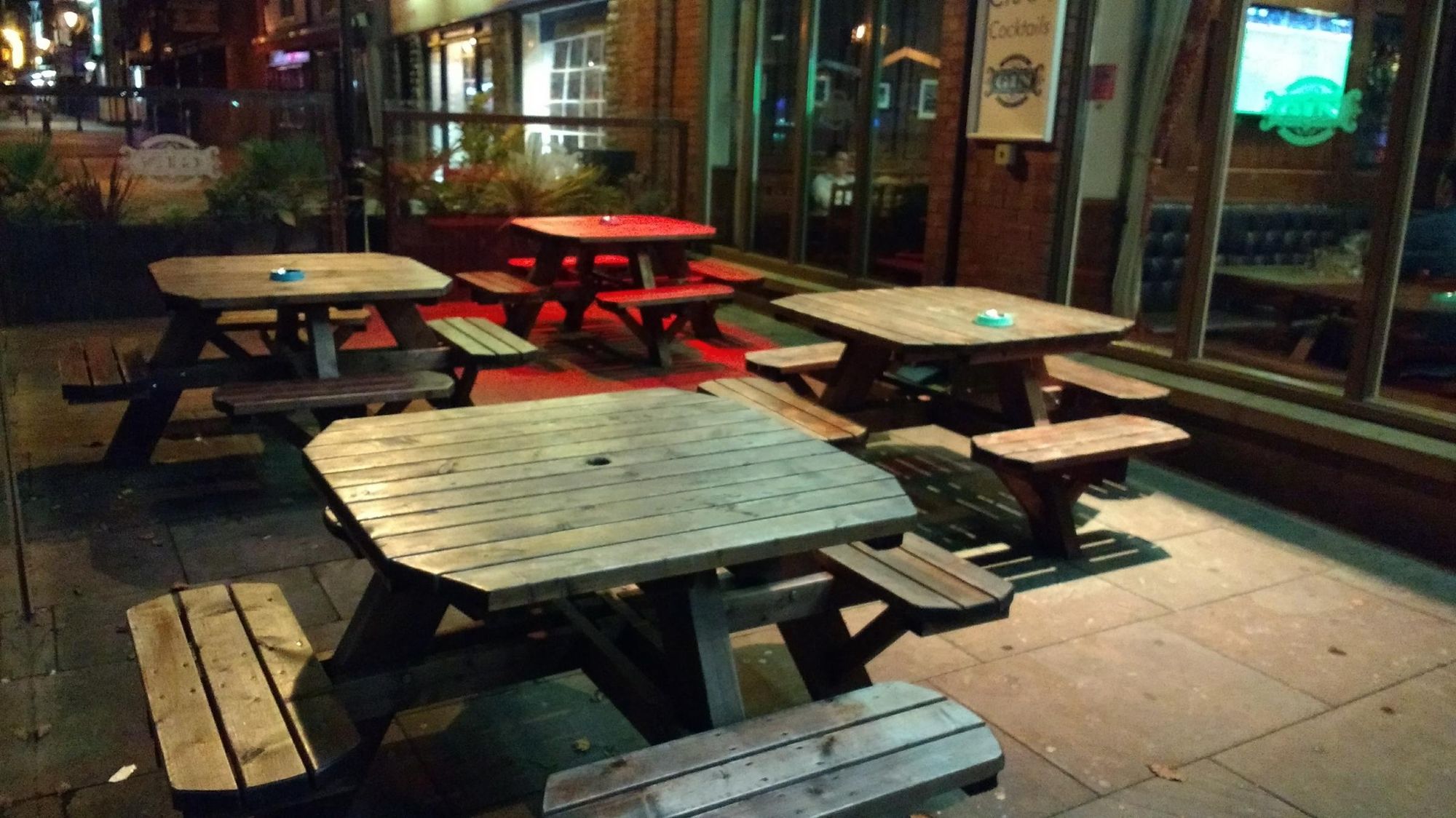 Pavement Cafe. Published on 13-01-2017