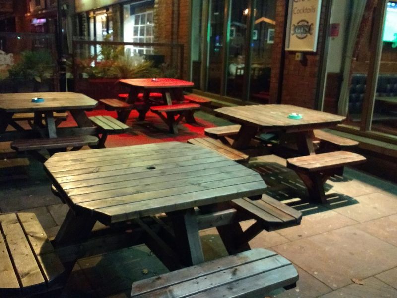 Pavement Cafe. Published on 13-01-2017 