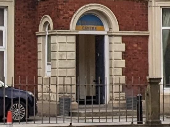 Mobility access three steps to main entrance and one inside. (External). Published on 18-01-2026