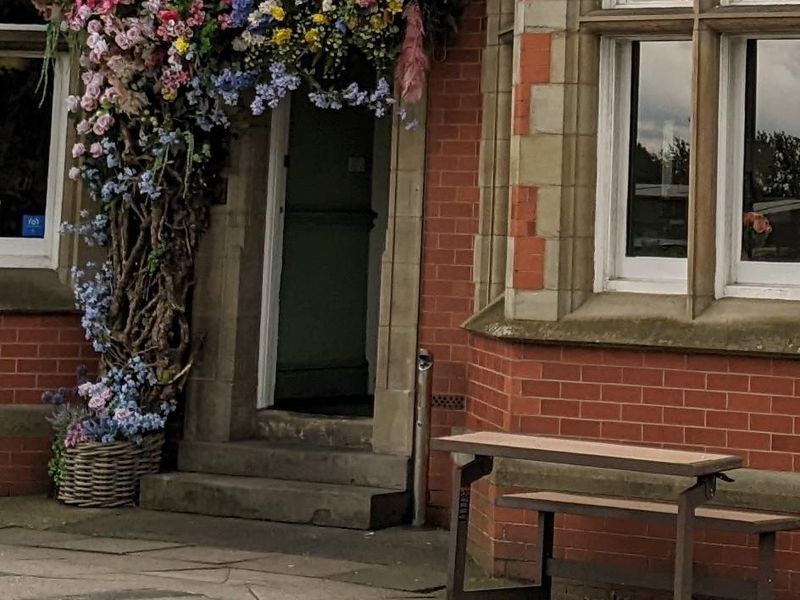 Mobility Access with three deep steps at the entrance. Published on 27-01-2026 