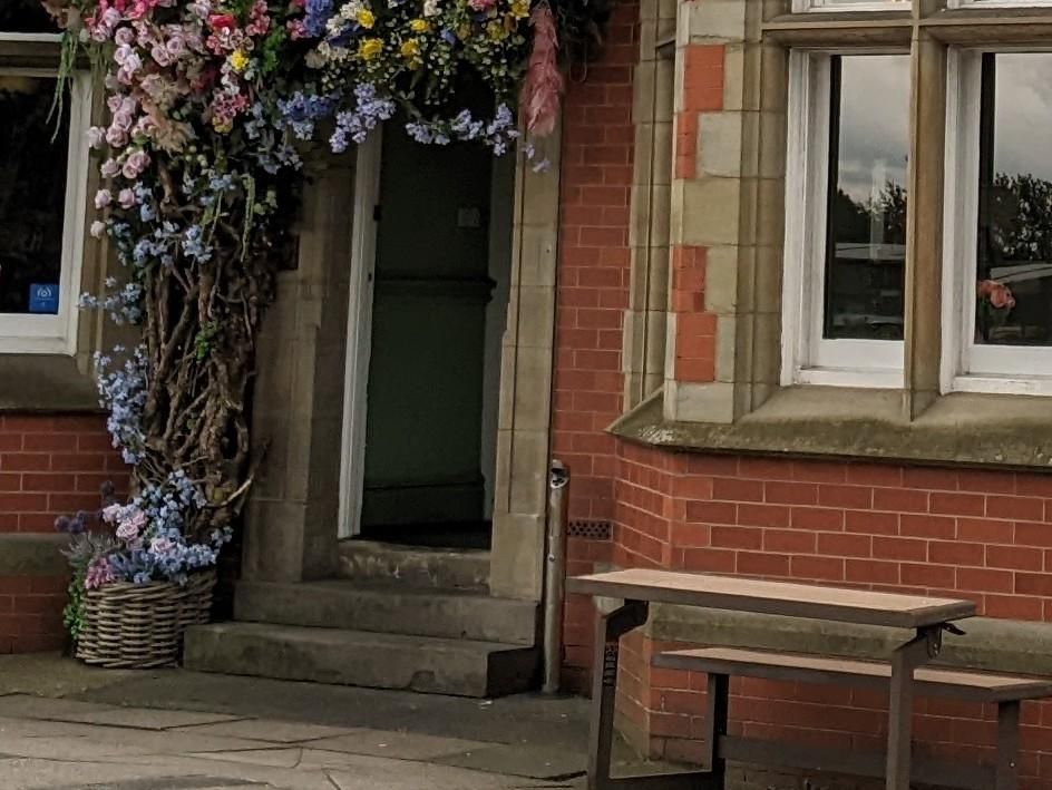 Mobility Access with three deep steps at the entrance. Published on 27-01-2026