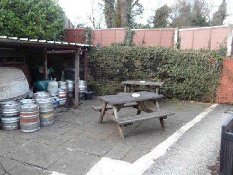 Smoking Area. Published on 08-04-2016 