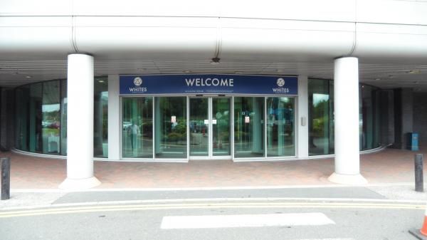Entrance. (External). Published on 08-07-2014