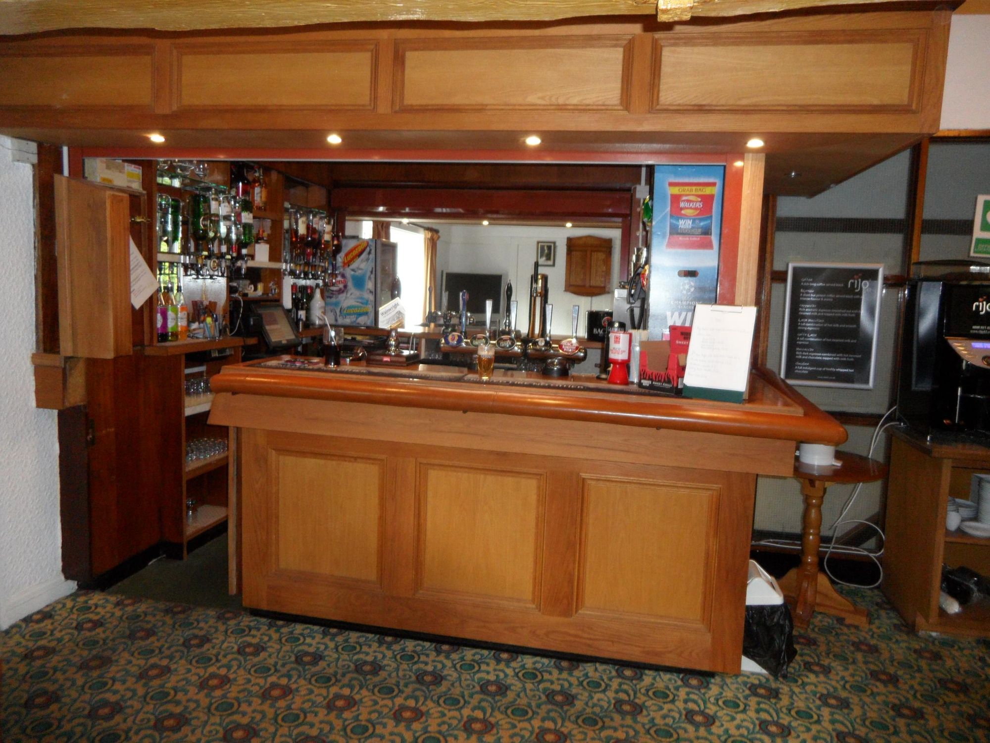 Bar area. Published on 21-10-2016