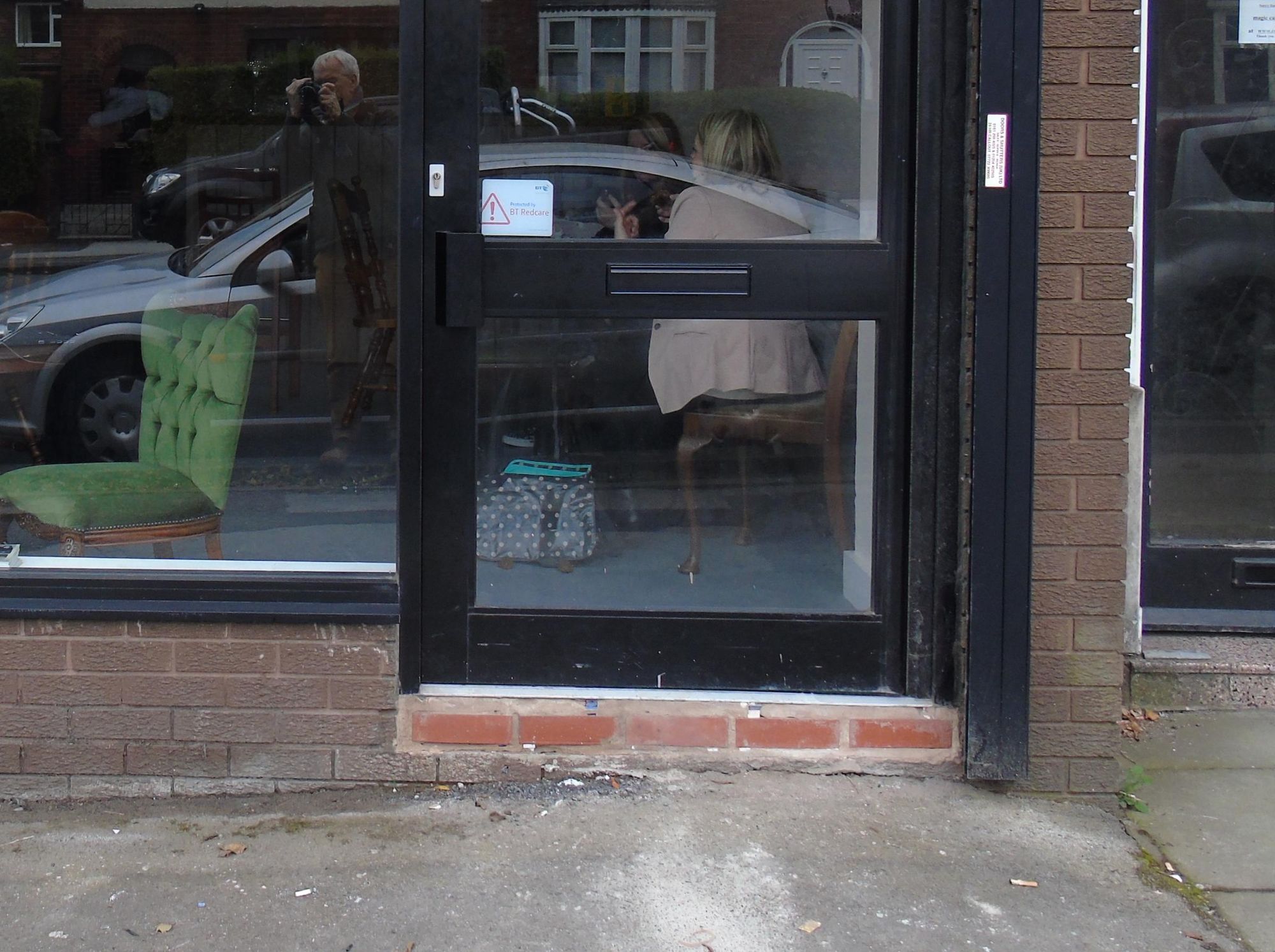 Mobility access is with a deep step at the entrance. (External). Published on 18-01-2026