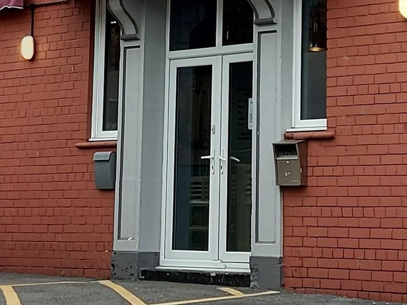 Mobility Access into the building has a medium step. (External). Published on 18-01-2026 