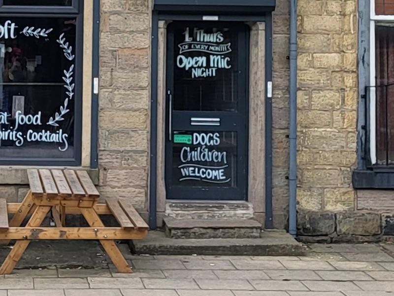 Mobility Access with three deep steps at the entrance. Published on 27-01-2026 