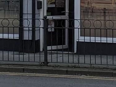 Mobility access with medium step at entrance. (External). Published on 18-01-2026