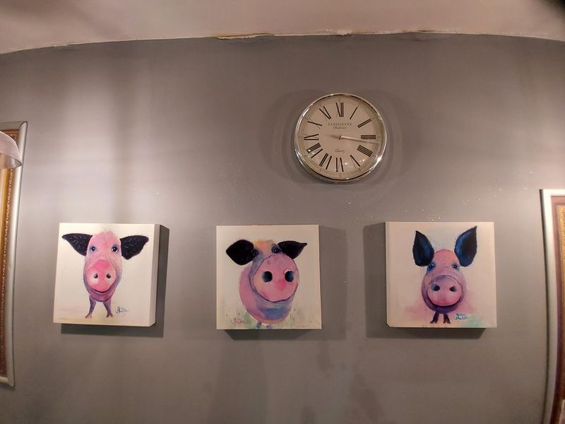 and three little piggies went to the pub for some real ale. Published on 10-10-2021 