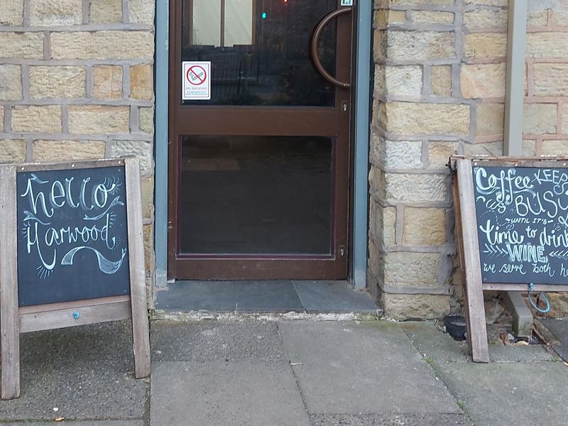 Mobility Access with small step at the entrance. (External). Published on 27-01-2026 