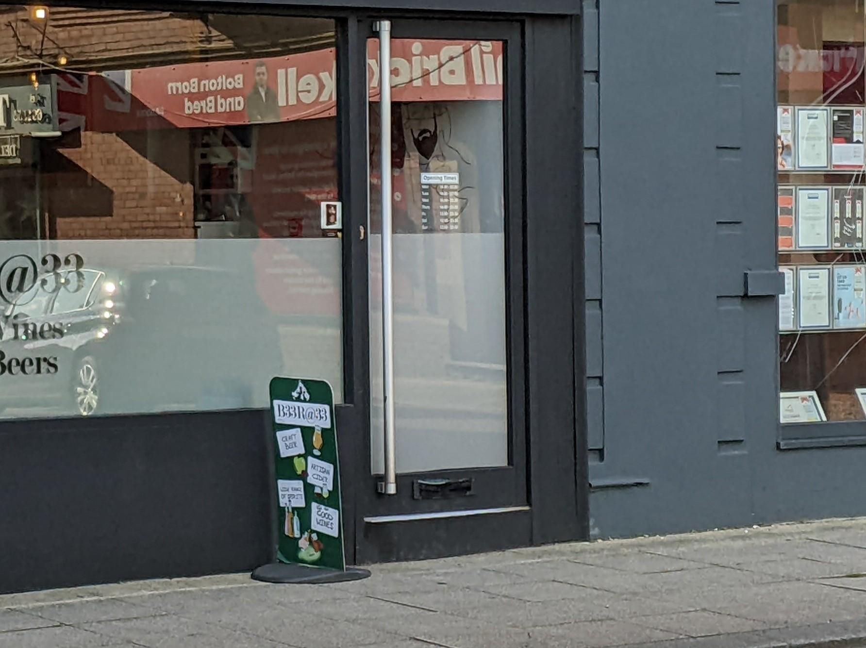 Mobility Access a single deep step at the entrance door. (External). Published on 18-01-2026