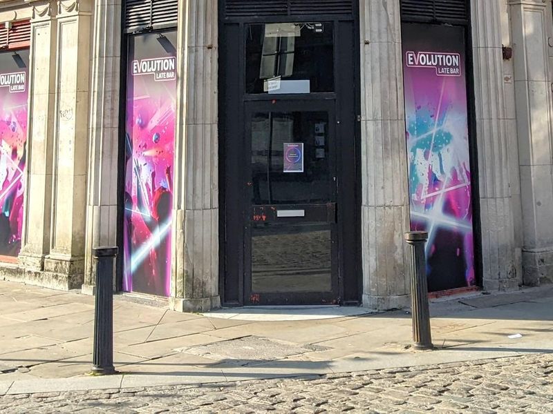 Mobility Level Access at the entrance. (External). Published on 28-01-2026 