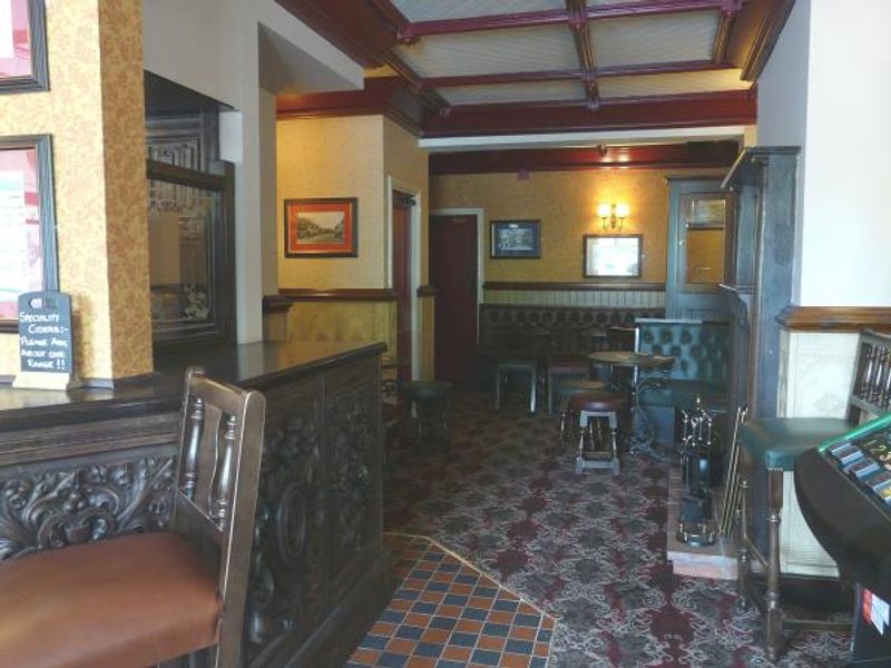 (Pub, Bar). Published on 24-06-2015