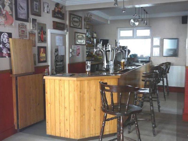 (Pub, Bar). Published on 03-08-2015