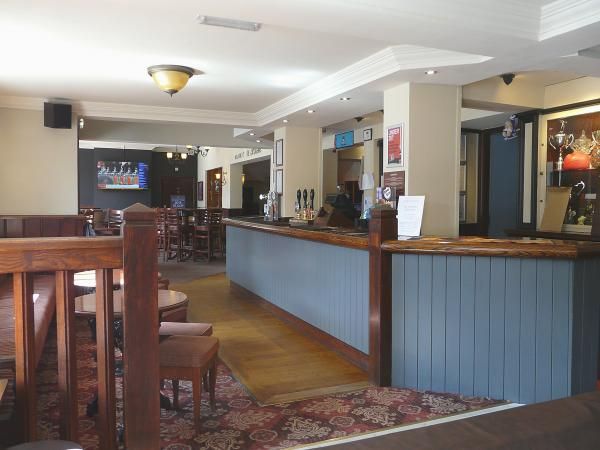 (Pub, Bar). Published on 01-05-2016
