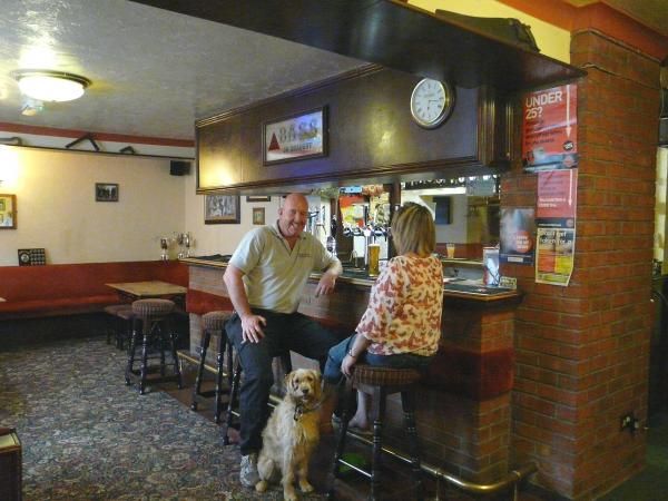 (Bar, Customers). Published on 19-09-2014