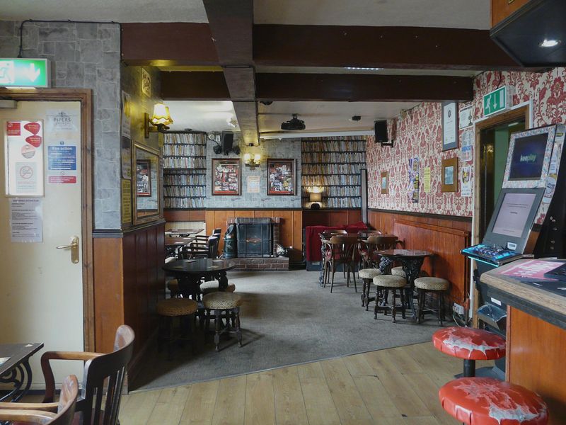 (Pub, Bar). Published on 14-04-2017 