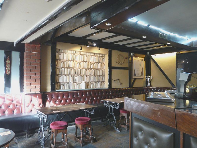 (Pub, Bar). Published on 13-10-2017 