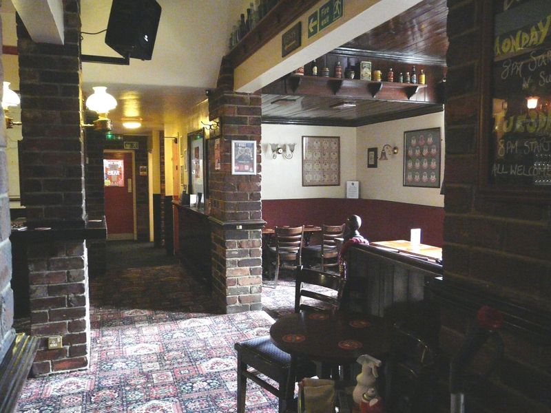 (Pub, Bar). Published on 11-10-2016 