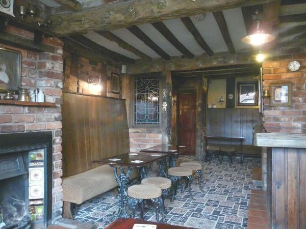 (Pub, Bar). Published on 27-03-2016