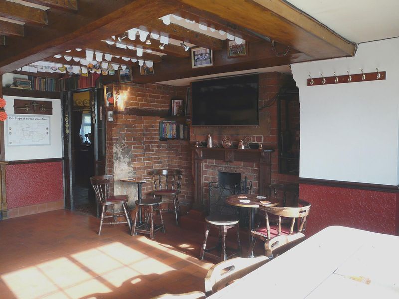(Pub, Bar). Published on 30-10-2016 