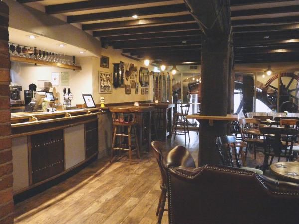(Pub, Bar). Published on 29-03-2016